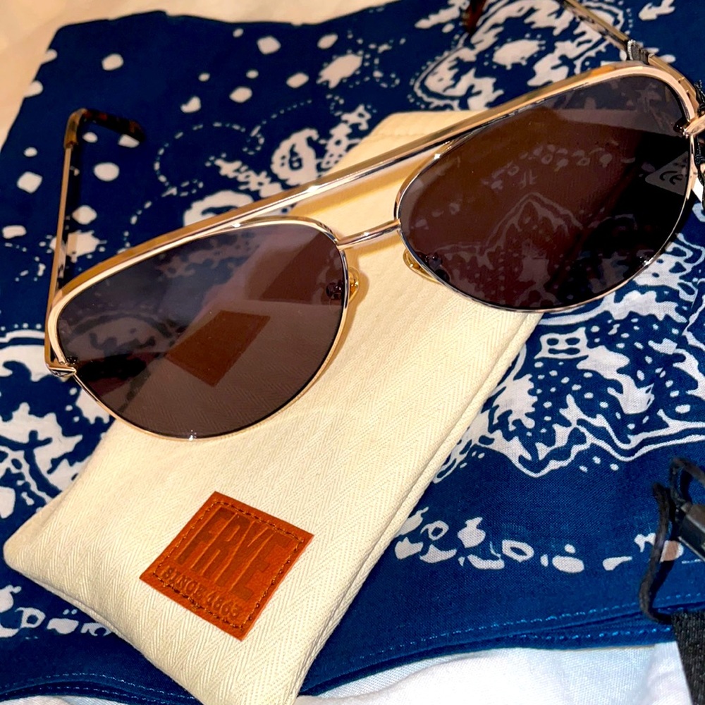 FRYE NWT! Aviator style sunglasses